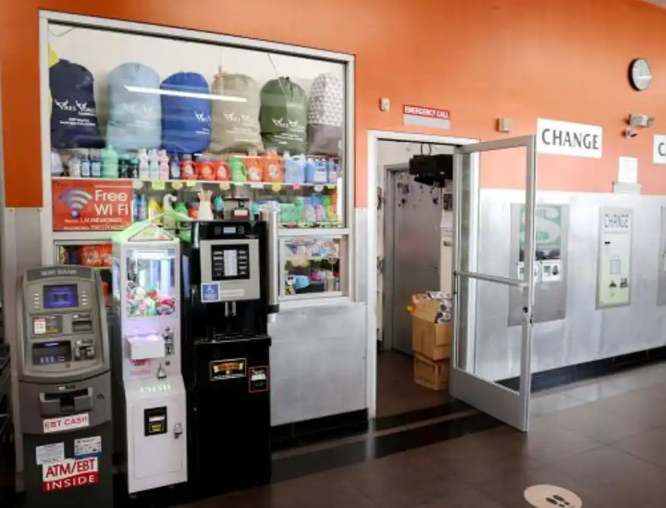 Tres Toros Store
